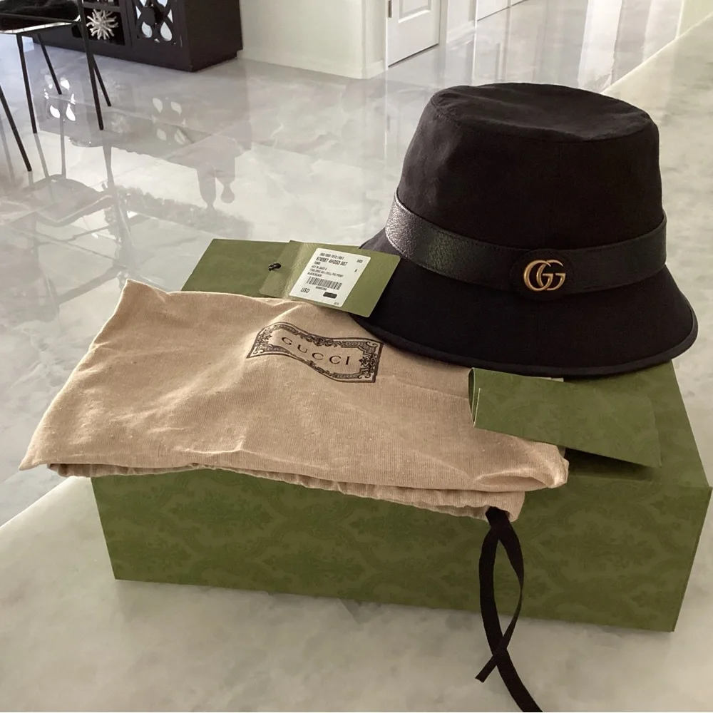 GUCCI GG CANVAS BUCKET HAT WITH DOUBLE G